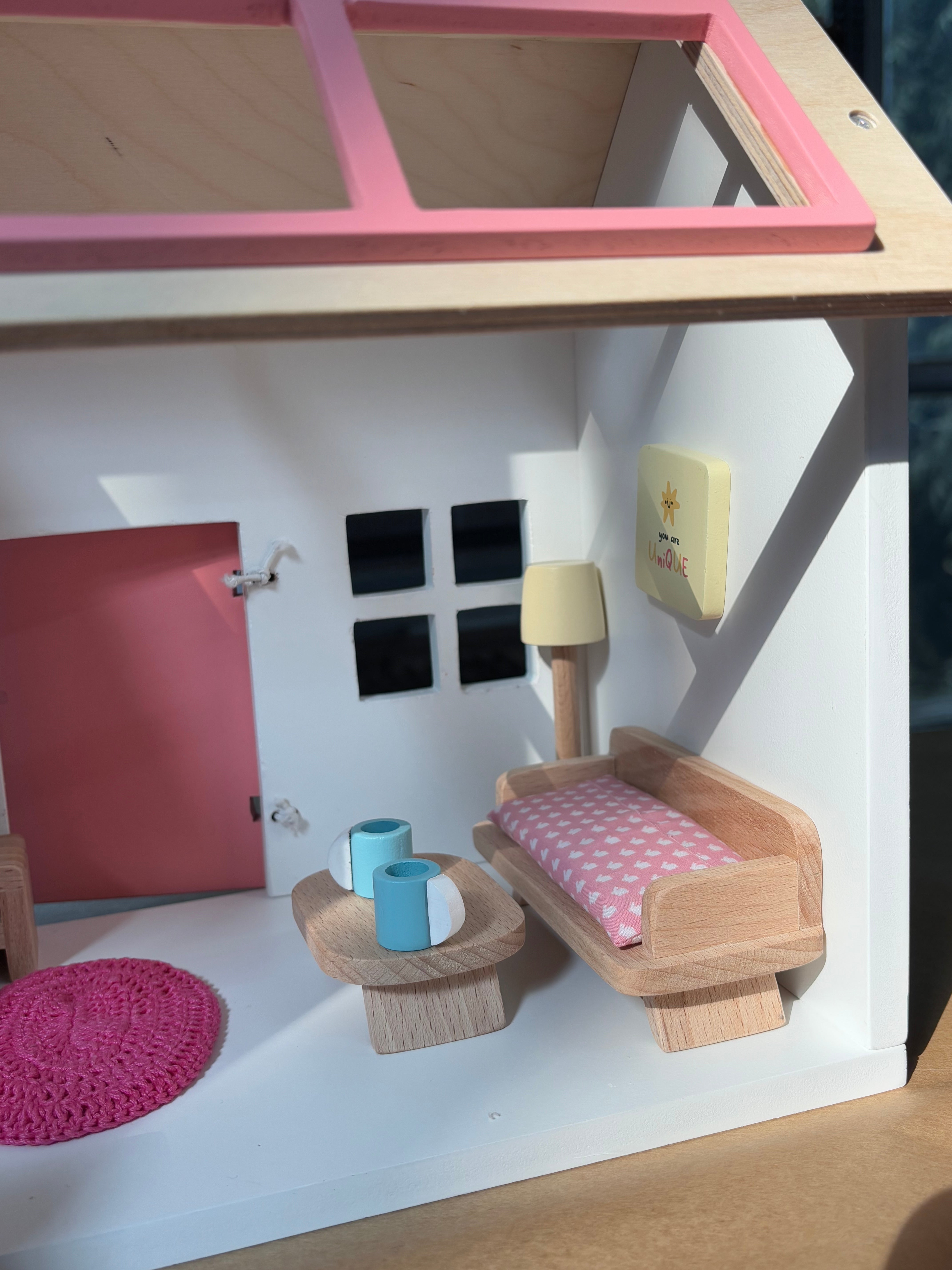 Pop’s Pool Side Villa - Mini doll house